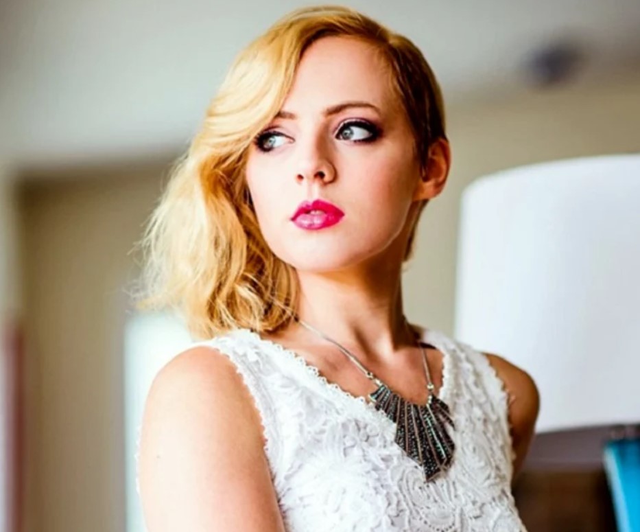 Madilyn Bailey phone number